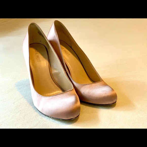 Nine West Blush Satin Pumps - US 9.5 - Picture 2 of 8